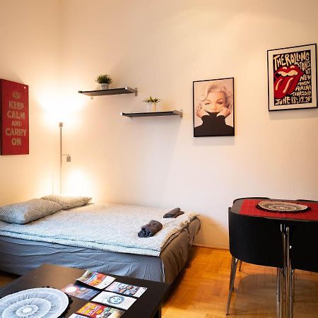 Cozy Central Apt With Garage At Gozsdu Passage บูดาเปสต์ ภายนอก รูปภาพ