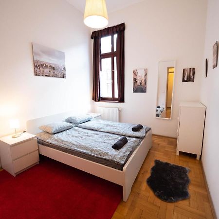 Cozy Central Apt With Garage At Gozsdu Passage บูดาเปสต์ ภายนอก รูปภาพ