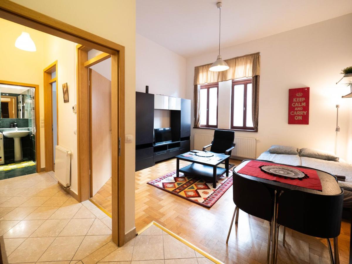 Cozy Central Apt With Garage At Gozsdu Passage บูดาเปสต์ ภายนอก รูปภาพ