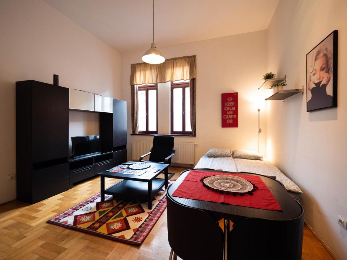 Cozy Central Apt With Garage At Gozsdu Passage บูดาเปสต์ ภายนอก รูปภาพ