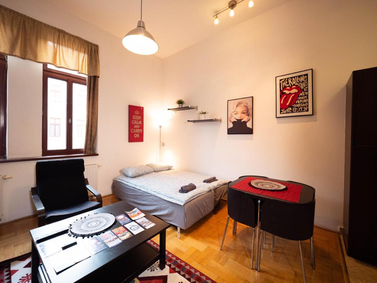 Cozy Central Apt With Garage At Gozsdu Passage บูดาเปสต์ ภายนอก รูปภาพ